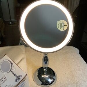 DASLAVA 30X LED Magnifying Lighted Mirror